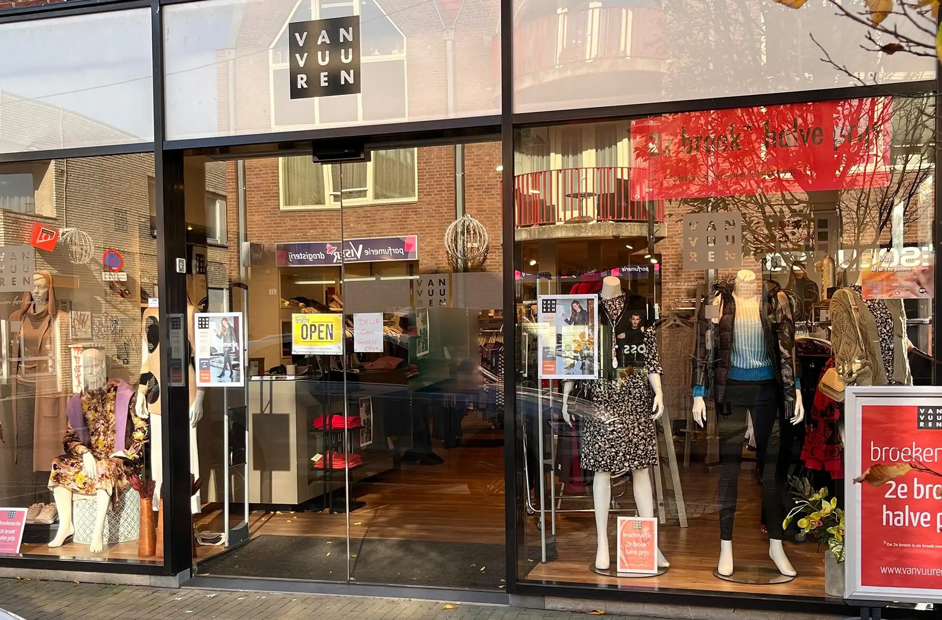 Etalage Van Vuuren Damesmode